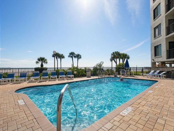 St. Petersburg Condo 1011626