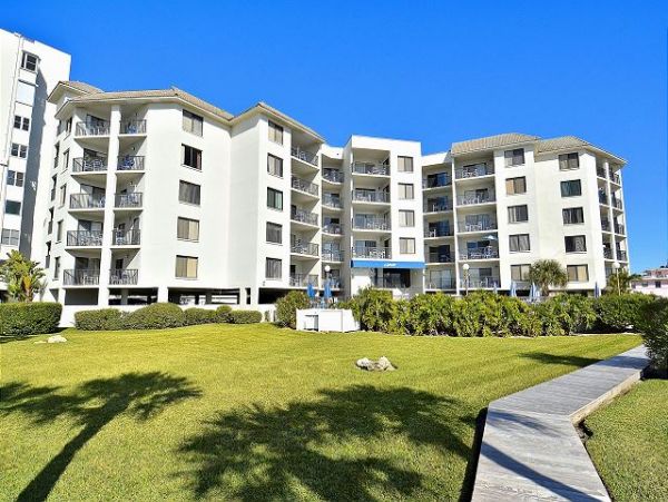 St. Petersburg Condo 1011626