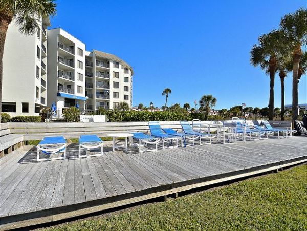 St. Petersburg Condo 1011626