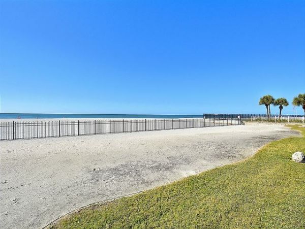 St. Petersburg Condo 1011626