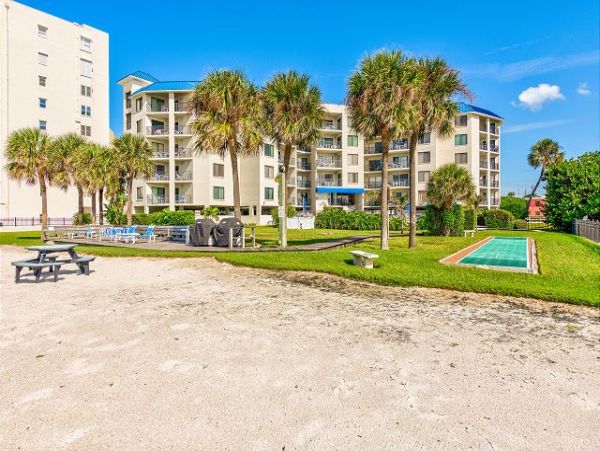 St. Petersburg Condo 1011626