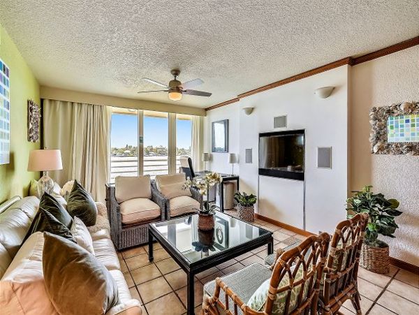 St. Petersburg Condo 1011627