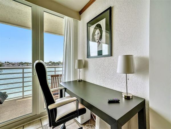St. Petersburg Condo 1011627