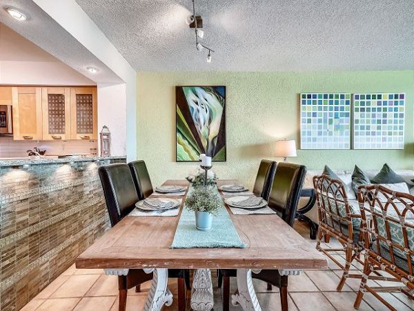 St. Petersburg Condo 1011627