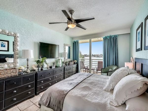 St. Petersburg Condo 1011627