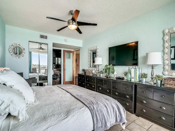 St. Petersburg Condo 1011627
