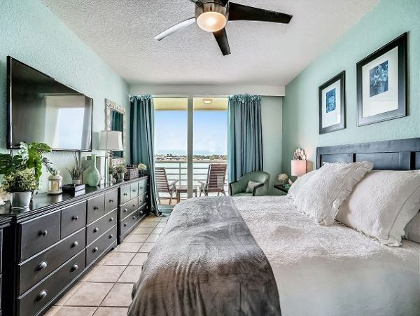 St. Petersburg Condo 1011627