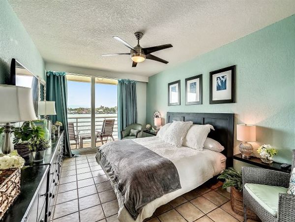 St. Petersburg Condo 1011627