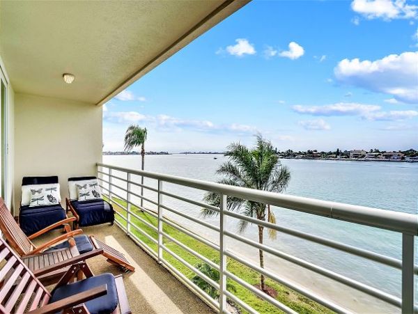 St. Petersburg Condo 1011627