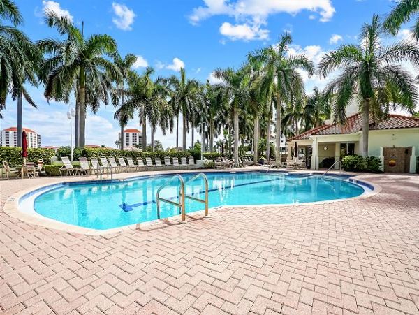 St. Petersburg Condo 1011627