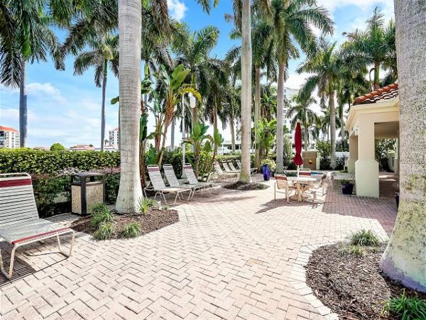 St. Petersburg Condo 1011627