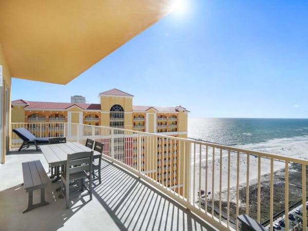 Three Bedroom Condo with Gulf Views Sleeps 10