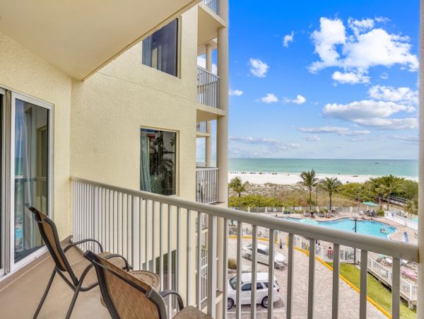 Beachfront Condo with Ocean Views in Treasure Island