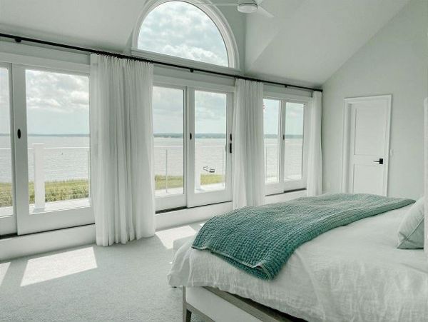 Aquebogue 5 Bedroom Home with Great Views Sleeps 8
