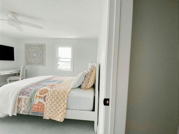 Aquebogue 5 Bedroom Home with Great Views Sleeps 8