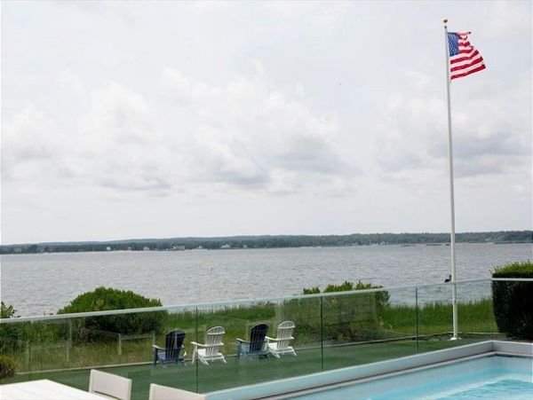 Aquebogue 5 Bedroom Home with Great Views Sleeps 8