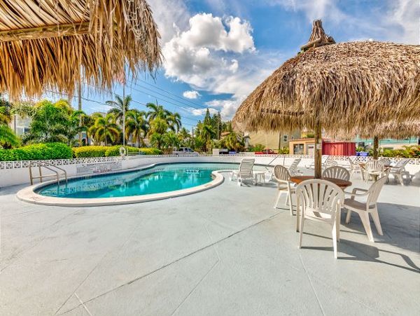 Charming Stroll To Beach Vacation Home