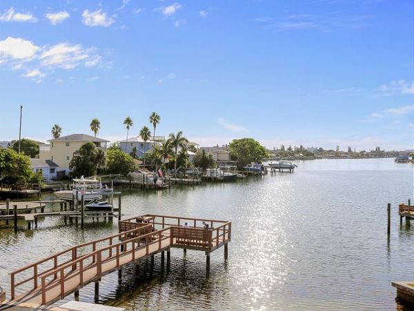 Charming Stroll To Beach Vacation Home