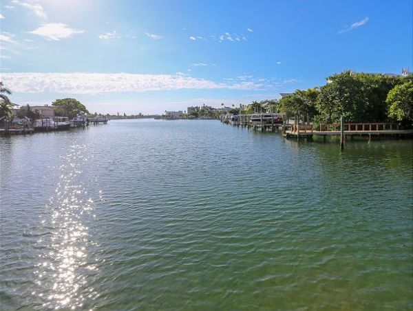 Charming Stroll To Beach Vacation Home