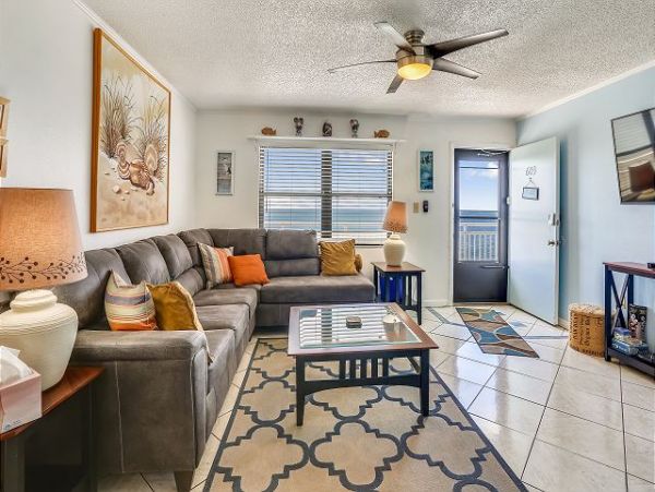 Lovely Beachfront 2 Bedroom Vacation Condo