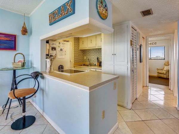Lovely Beachfront 2 Bedroom Vacation Condo