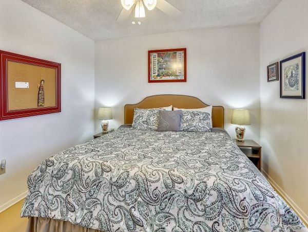Lovely Beachfront 2 Bedroom Vacation Condo