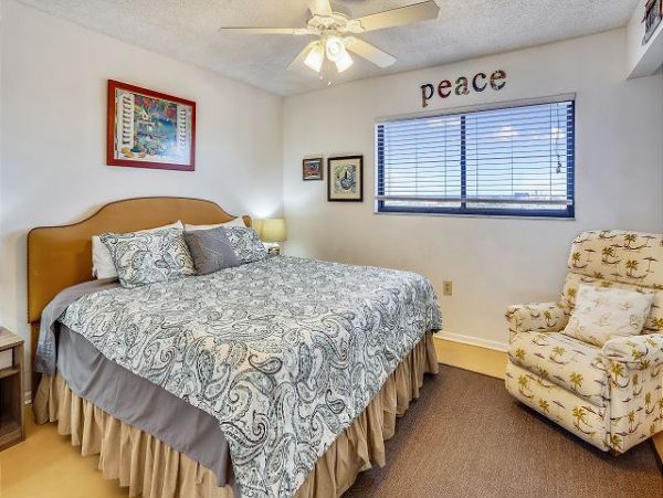 Lovely Beachfront 2 Bedroom Vacation Condo