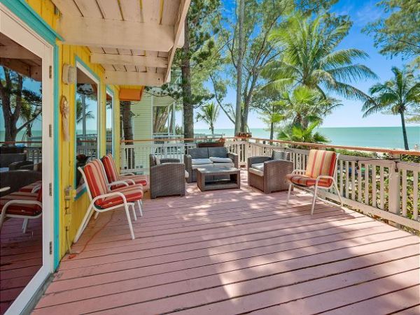 Rare Beachfront Vacation Home 10 Guests in Treasure Island