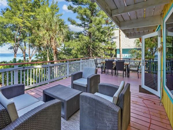 Rare Beachfront Vacation Home 10 Guests in Treasure Island