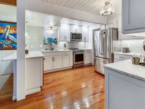 Rare Beachfront Vacation Home 10 Guests in Treasure Island