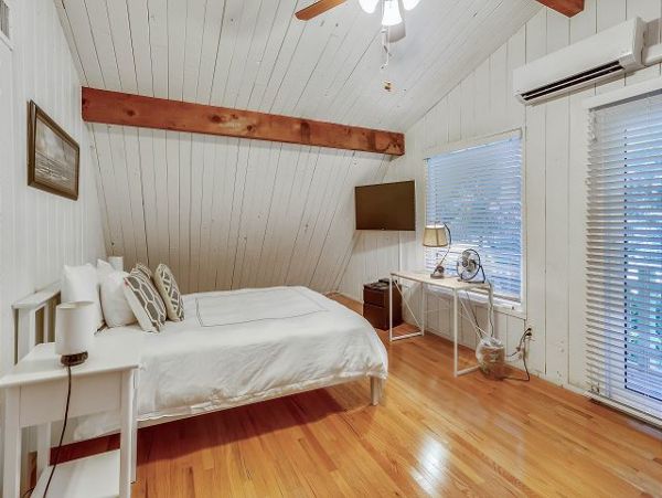 Rare Beachfront Vacation Home 10 Guests in Treasure Island