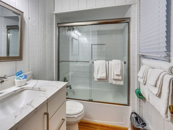 Rare Beachfront Vacation Home 10 Guests in Treasure Island