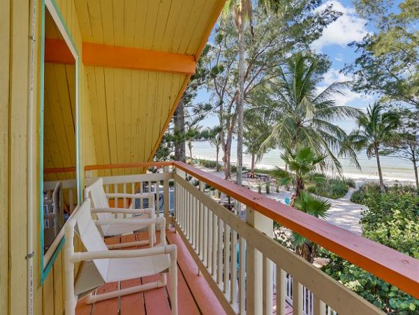 Rare Beachfront Vacation Home 10 Guests in Treasure Island