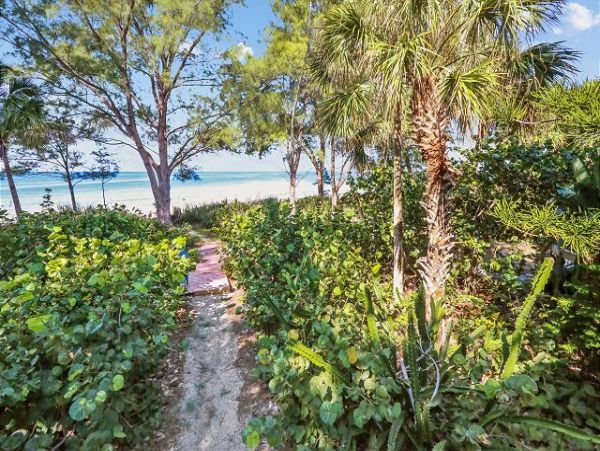 Rare Beachfront Vacation Home 10 Guests in Treasure Island