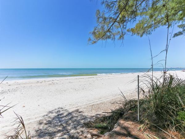 Rare Beachfront Vacation Home 10 Guests in Treasure Island