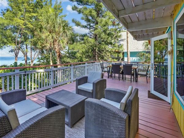 Rare Beachfront Vacation Home 10 Guests in Treasure Island