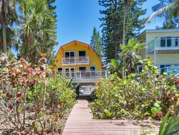 Rare Beachfront Vacation Home 10 Guests in Treasure Island