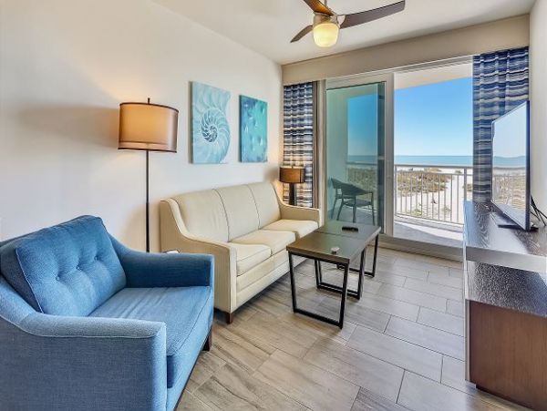 Beachfront 2 bedroom Unit for 6 Guests