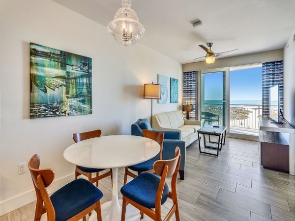 Beachfront 2 bedroom Unit for 6 Guests
