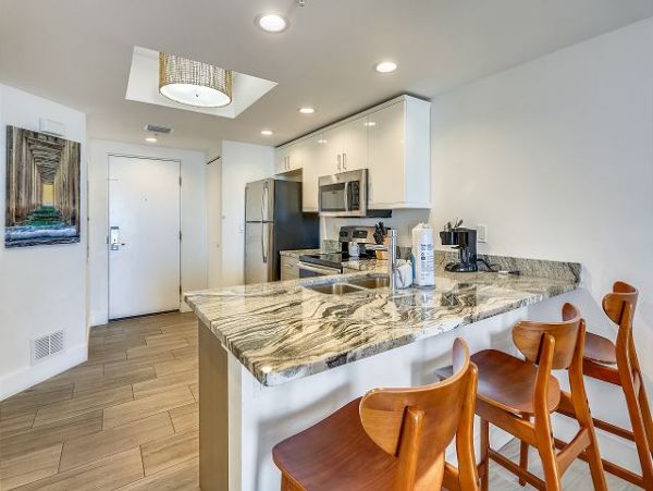 Beachfront 2 bedroom Unit for 6 Guests