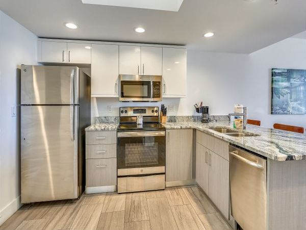 Beachfront 2 bedroom Unit for 6 Guests