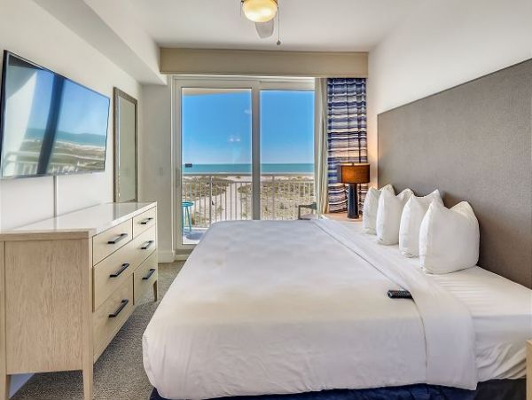 Beachfront 2 bedroom Unit for 6 Guests