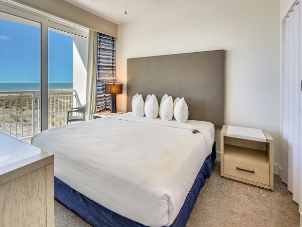 Beachfront 2 bedroom Unit for 6 Guests