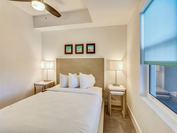 Beachfront 2 bedroom Unit for 6 Guests