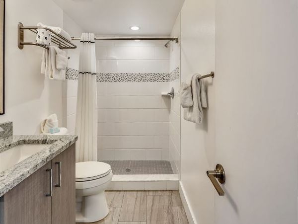 Beachfront 2 bedroom Unit for 6 Guests