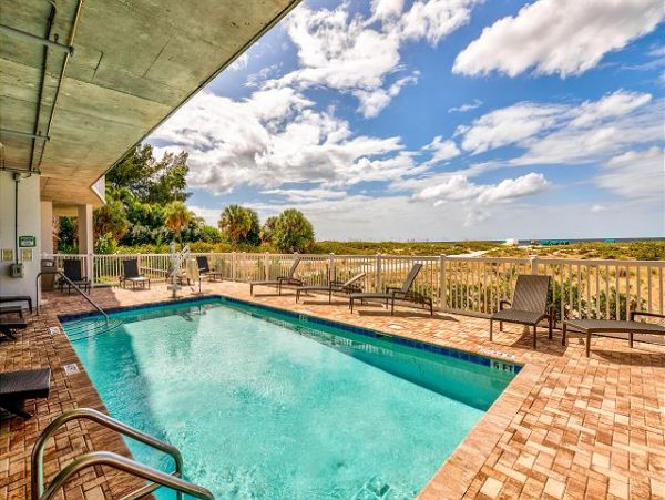 Beachfront 2 bedroom Unit for 6 Guests