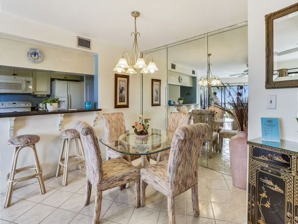 Treasure Island Lovely 2 Bedroom Getaway