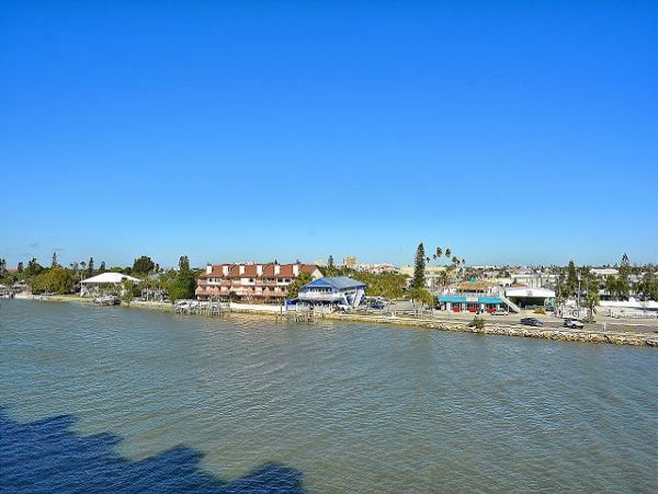 Treasure Island Beachfront Condo Luxury Oceanfront Vacation Rental with Pool & Bay Views
