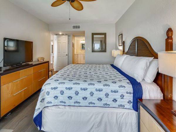 Treasure Island Beachfront Condo Luxury Oceanfront Vacation Rental with Pool & Bay Views