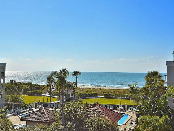 Treasure Island Top Floor Condo Short Walk to the Beach